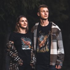 Dámske Bio tričko Pozorujúca laň čierne