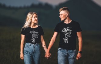 Turistická výbava – batoh, nôž a dobré tričko